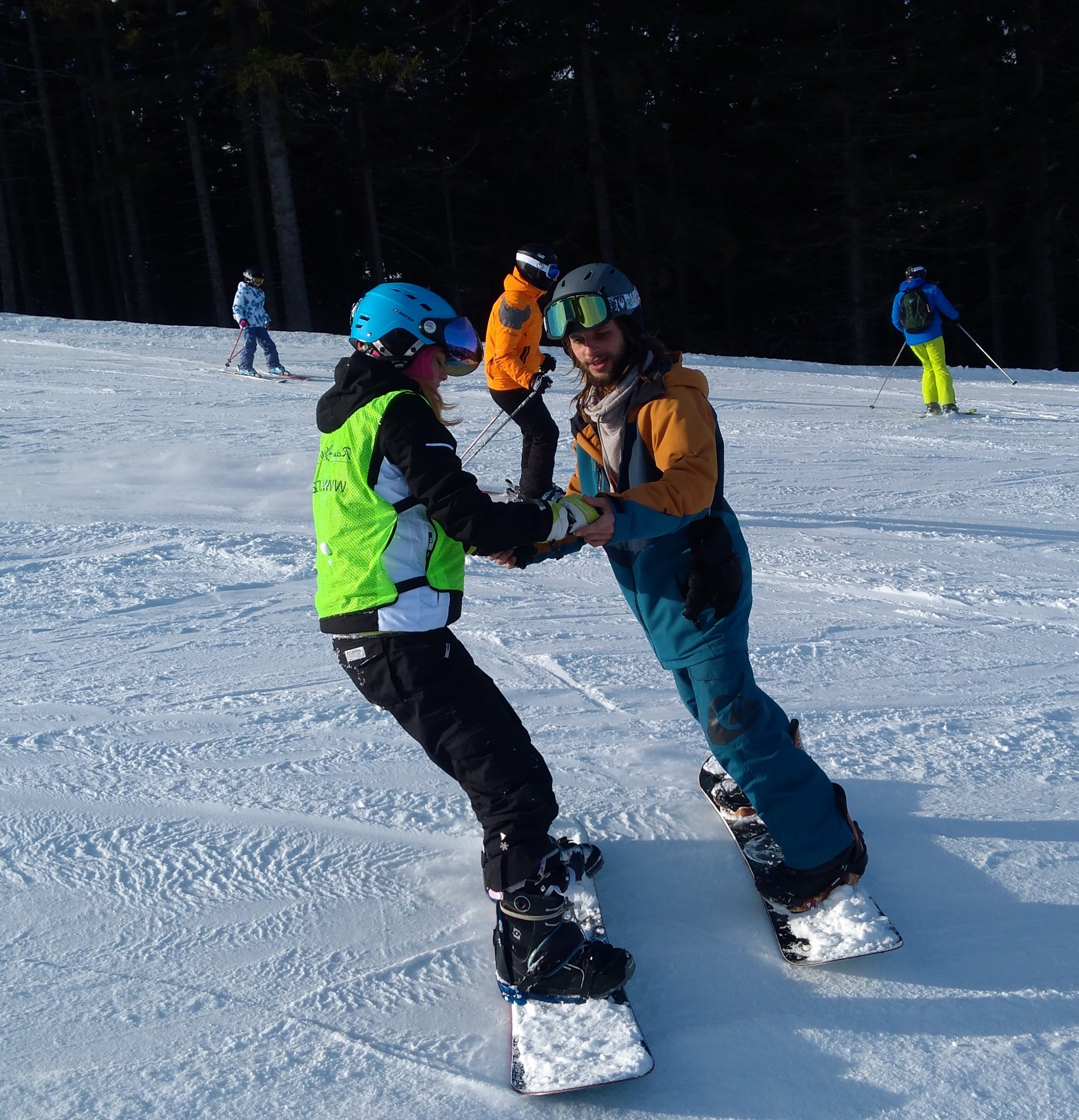 <Strong></noscript>Instruktor snowboardu</strong><br />
Instruktor snowboardu z wieloletnim doświadczeniem, pasjonat sportów zimowych, specjalizujący się w nauczaniu technik zarówno dla początkujących, jak i zaawansowanych snowboardzistów. Dba o indywidualne podejście do każdego ucznia, dbając o ich bezpieczeństwo i postępy na stoku.