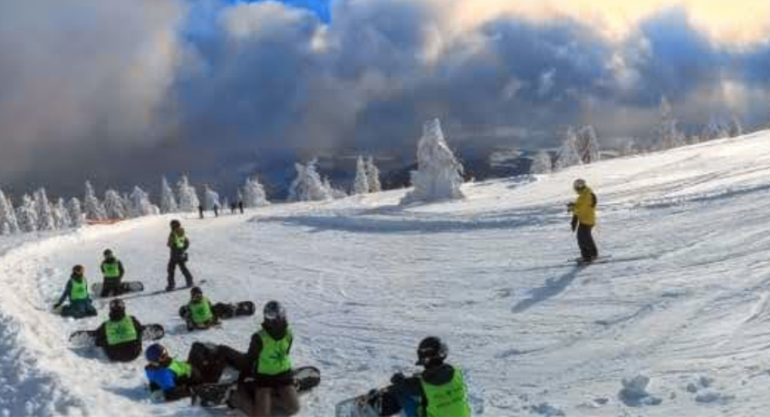 Obóz snowboardowy Włochy przerwa na stoku