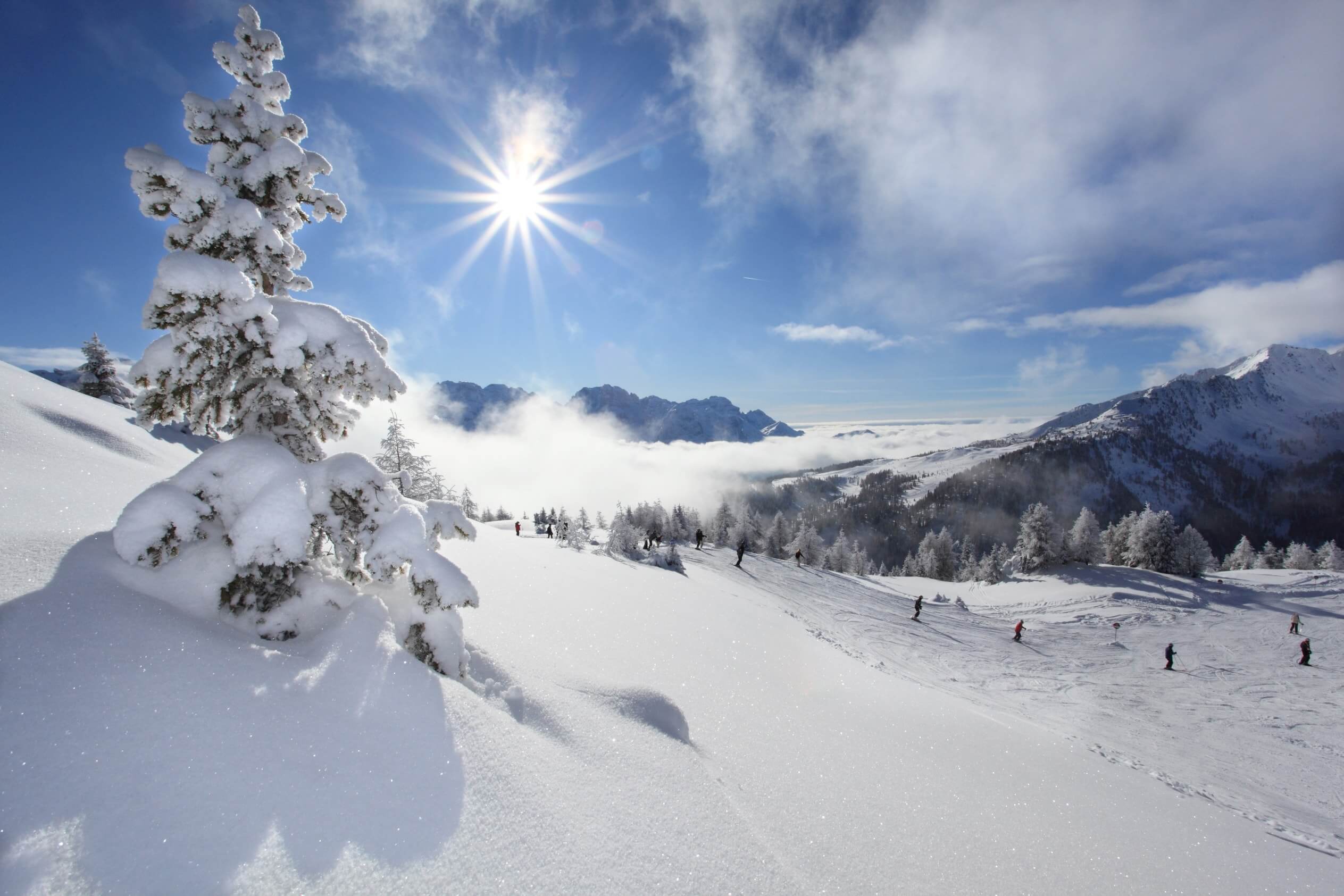 Nowość! Wyjazdy narciarskie i snowboardowe do Włoch - Dolomity - Sprawdź teraz!